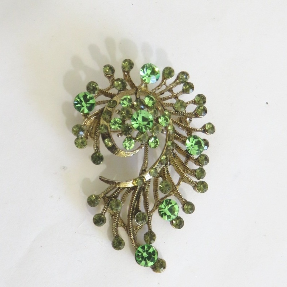 Vintage Green Rhinestone Spray‎ Brooch Pin or Pendant Ornate Gold Tone Swirl